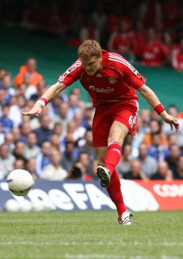 社区盾赛程吃紧，达拉斯独行侠清晨远射贴柱，信心回归，训练强度明显提升的简单介绍