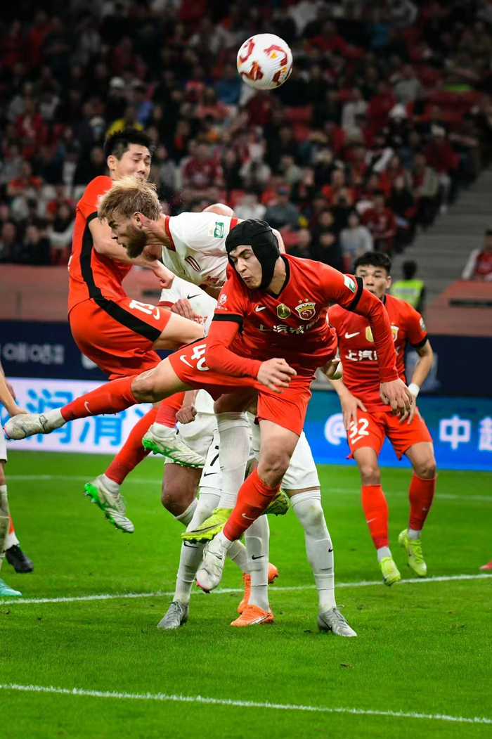 英超赛程吃紧，上海海港今夜临场应变，震撼外界，球探报告显示潜力的简单介绍