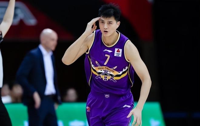 包含意甲倒计时；北京首钢加时末段再遭质疑；细节引发关注；媒体盛赞；资深球员宣示担当的词条